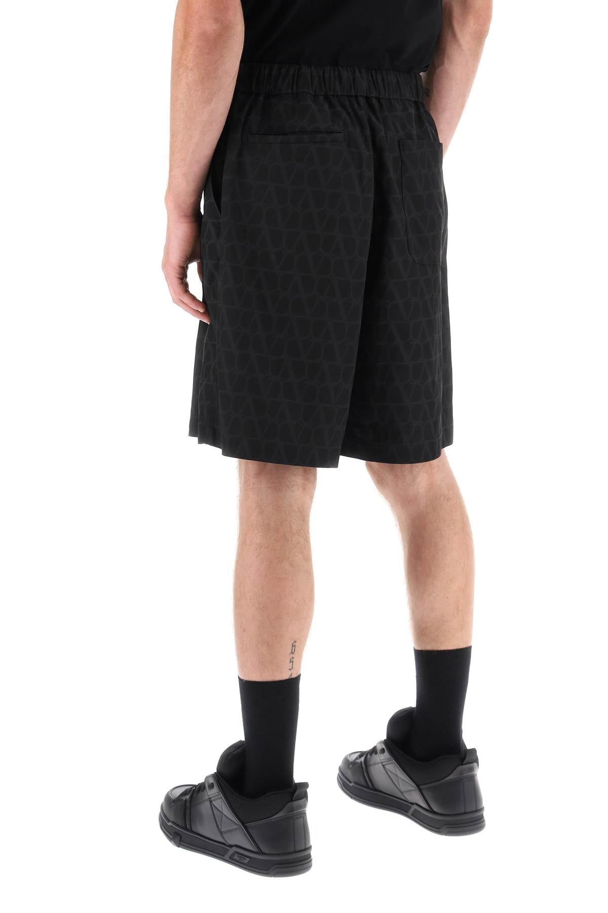 Shorts With Toile Iconographe Motif  - Black