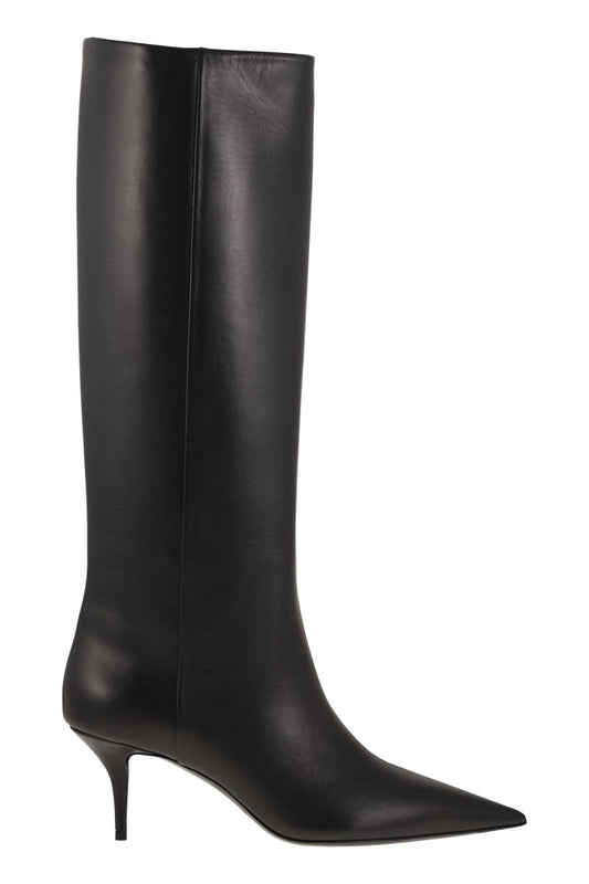 Leather boot with heel