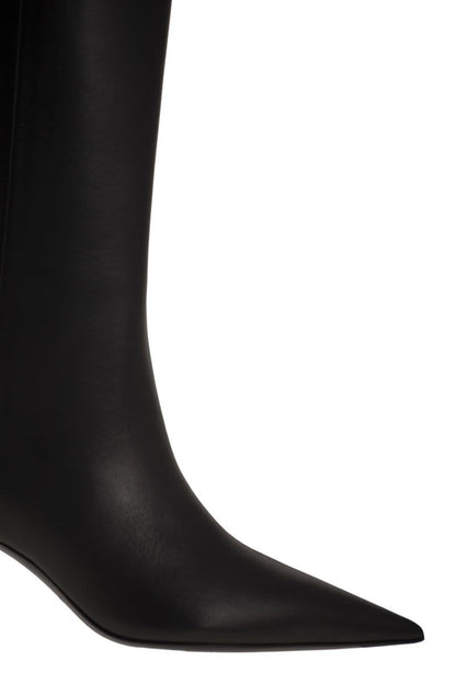 Leather boot with heel