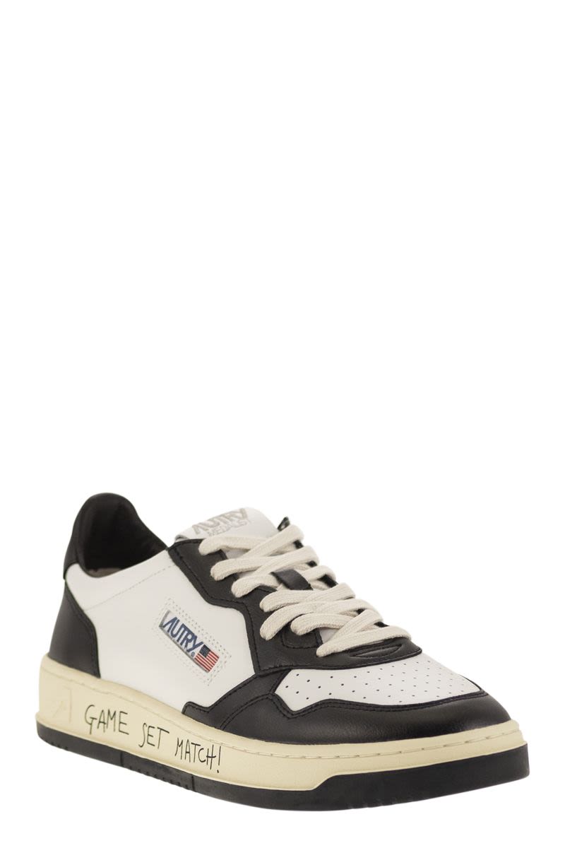 MEDALIST LOW - Leather trainers with lettering