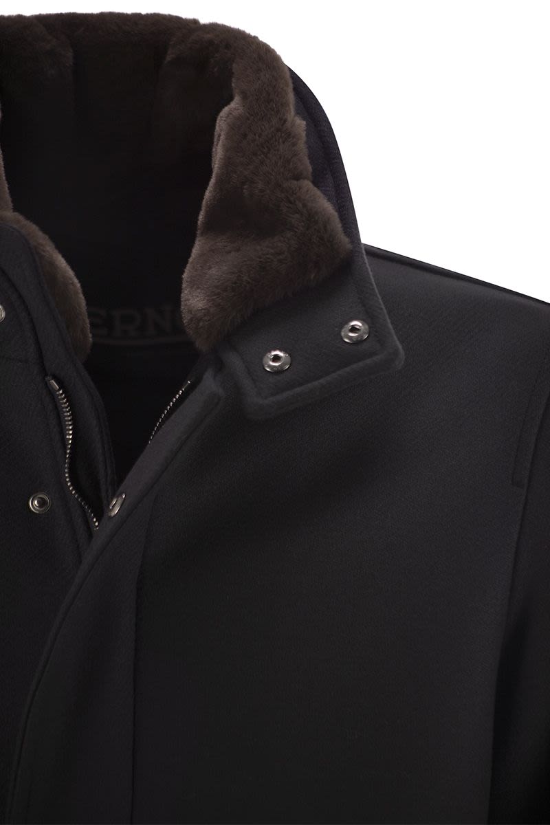 Wool coat with fur in the collar