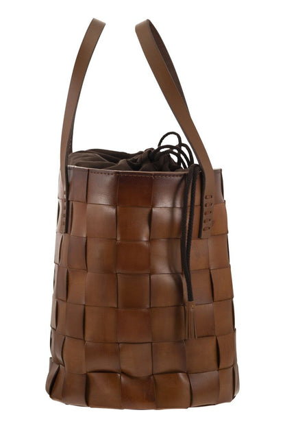 BOX WEAVE ROUND BUCKET - Woven leather bucket bag