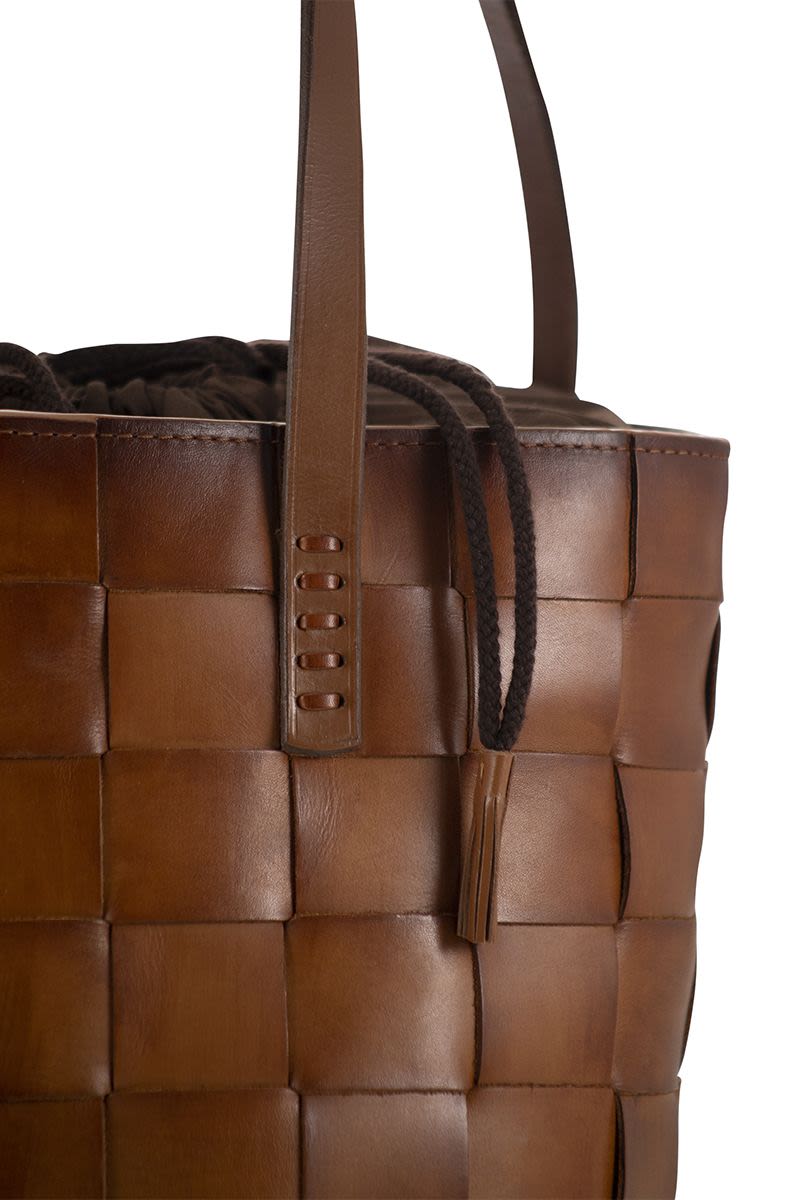 BOX WEAVE ROUND BUCKET - Woven leather bucket bag