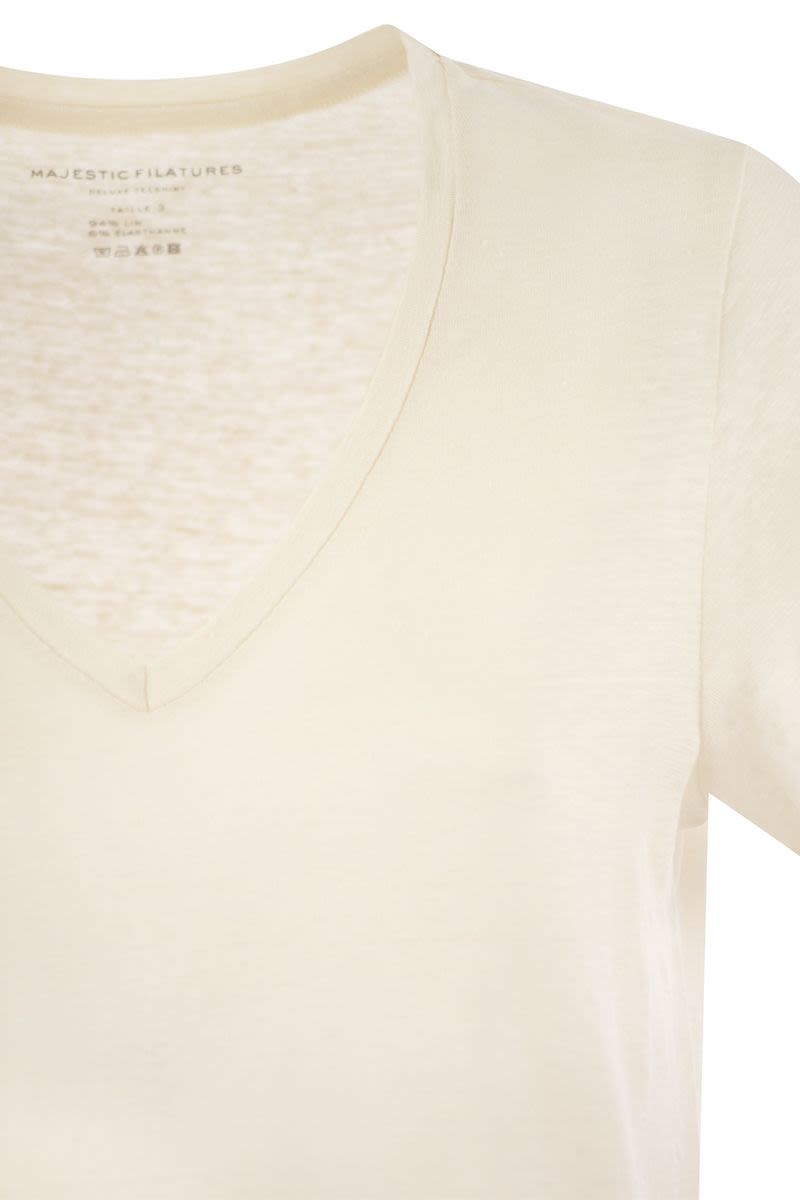 Linen V-neck T-shirt with short sleeves