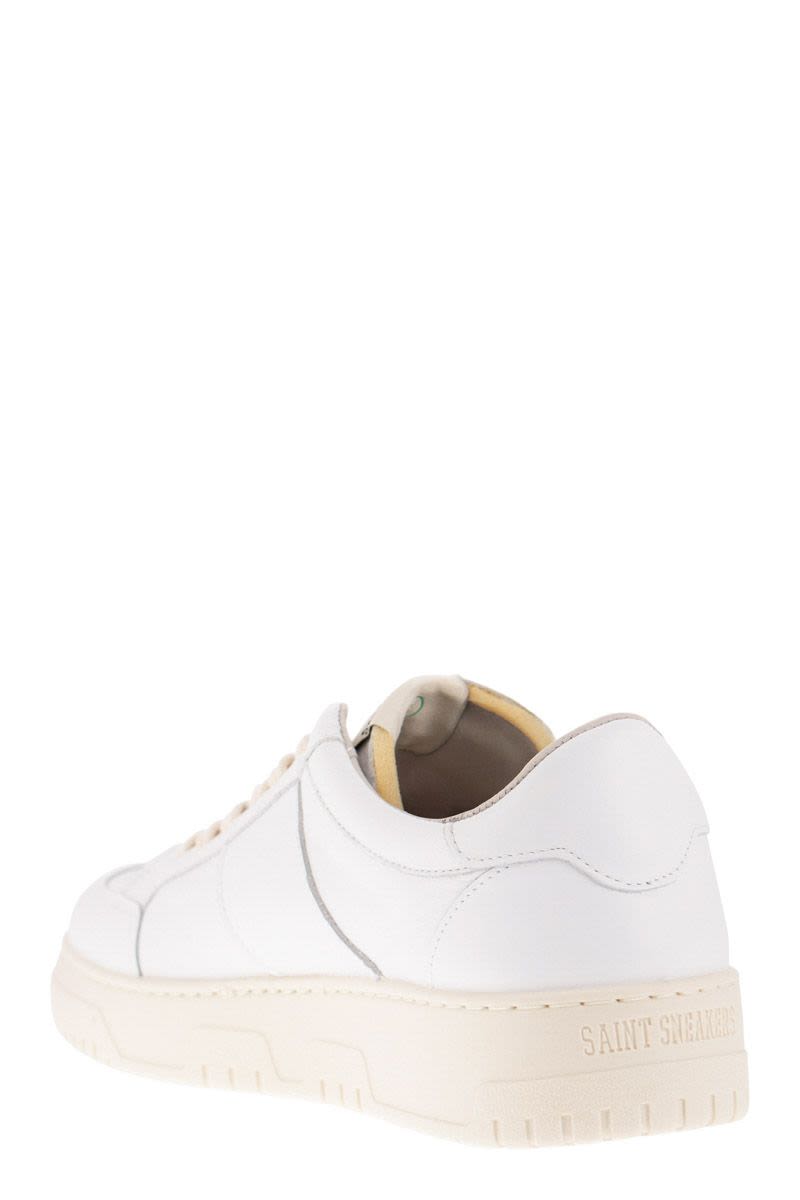 GOLF - White trainers