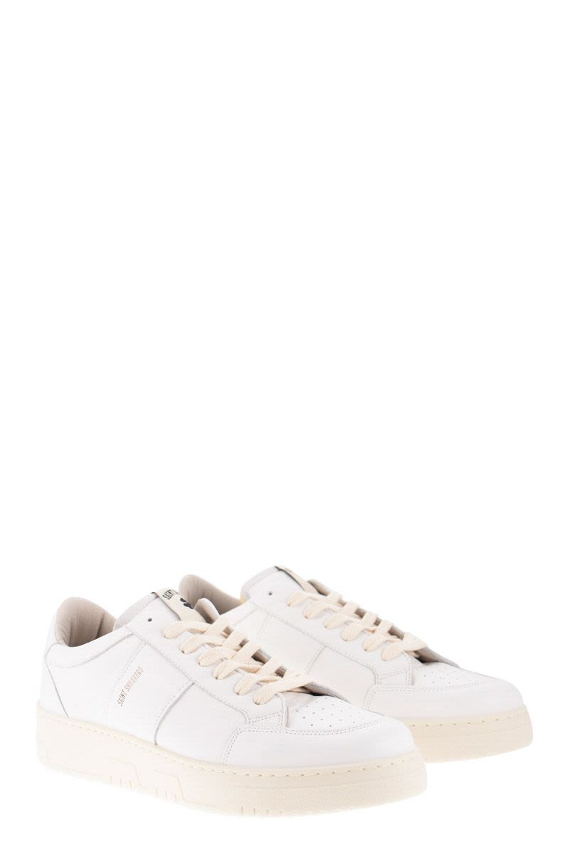 GOLF - White trainers