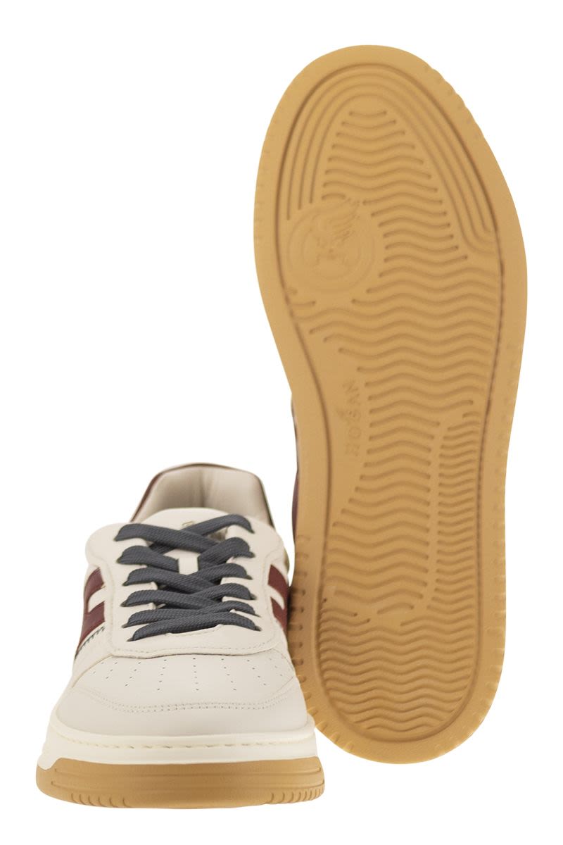 H630 - Leather lace-up trainers