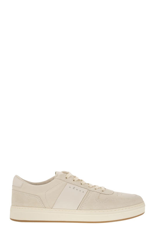 H668 - Leather trainers