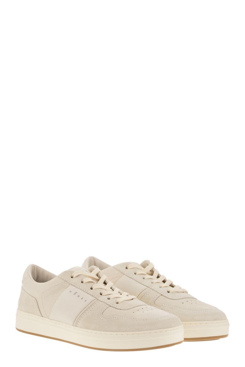 H668 - Leather trainers