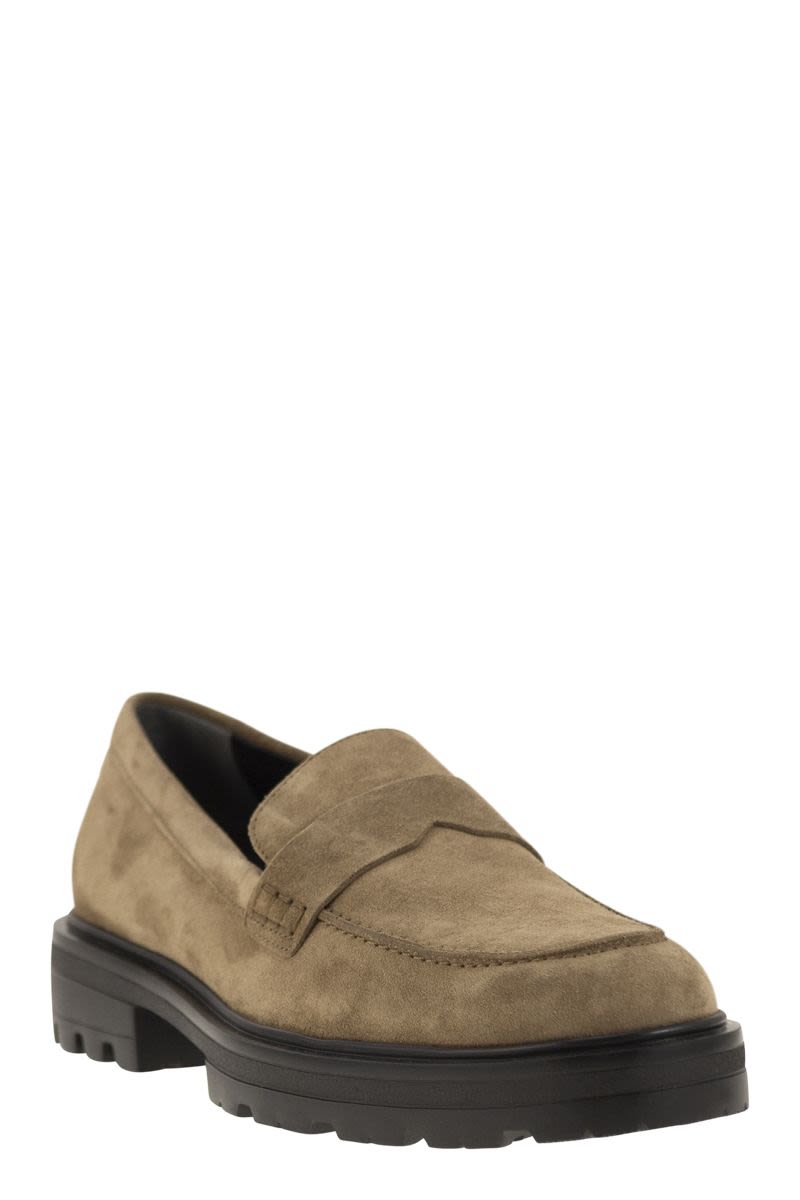 H673 Suede moccasin with carrarmato bottom