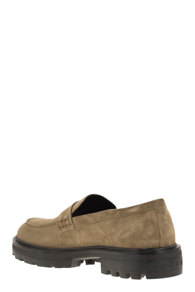 H673 Suede moccasin with carrarmato bottom