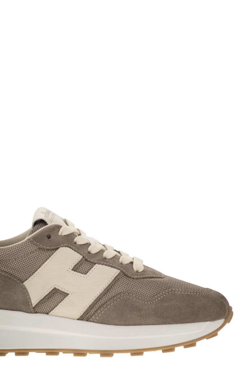 H641 - Leather and canvas trainers