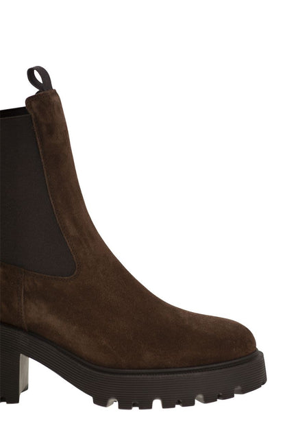 Chelsea ankle boots in suede leather