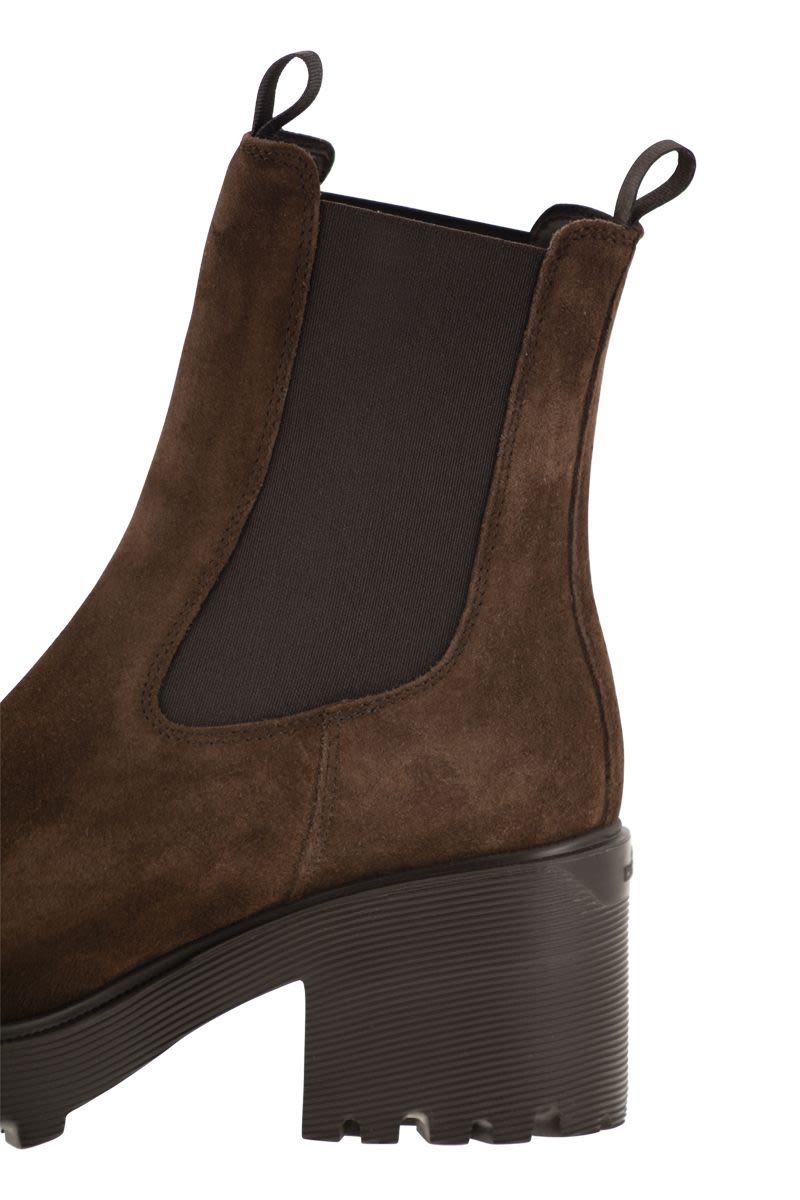 Chelsea ankle boots in suede leather