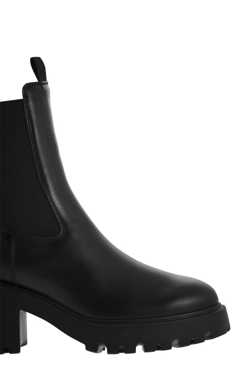 H649 - Leather chelsea boot