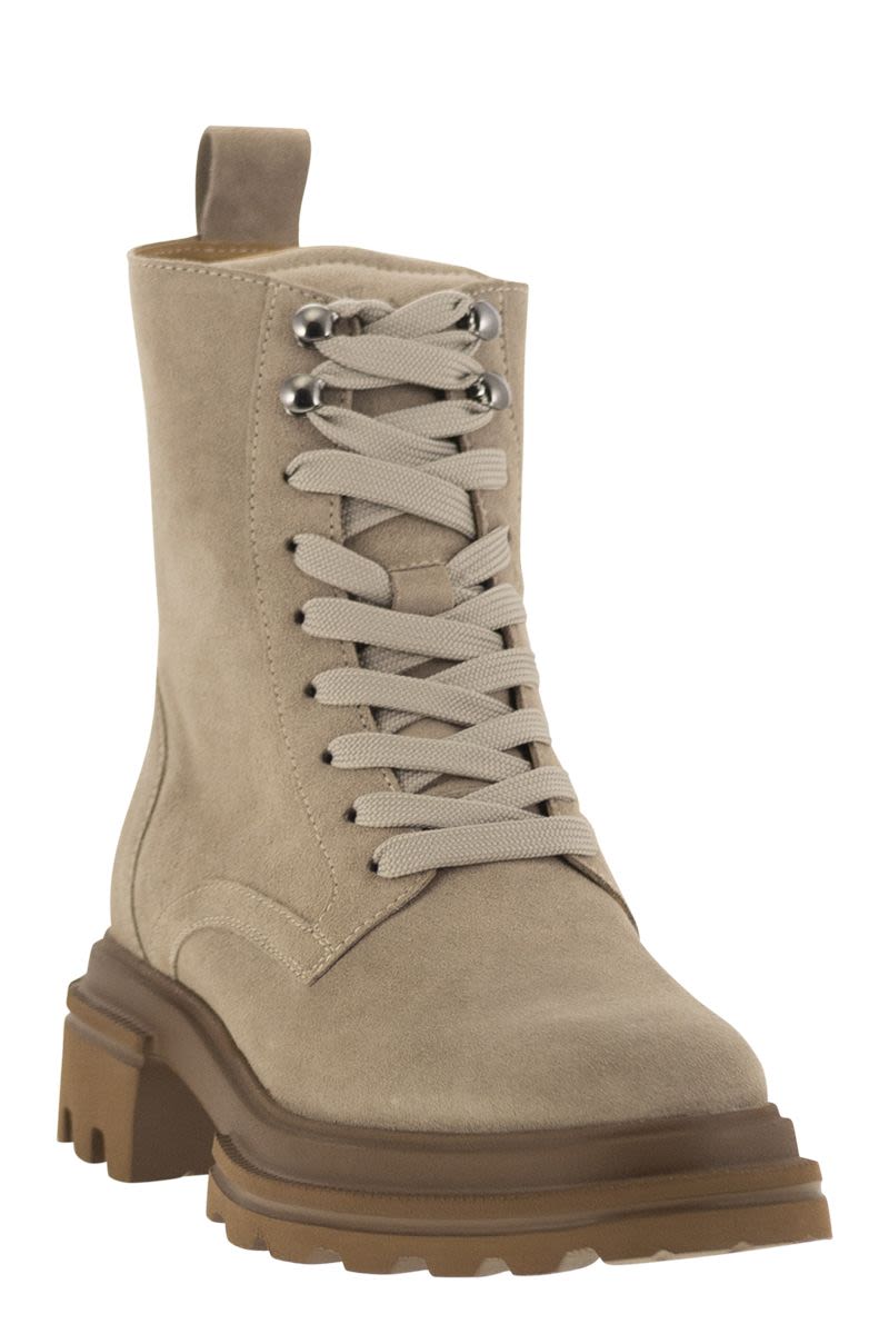 H674 - Suede lace-up boot