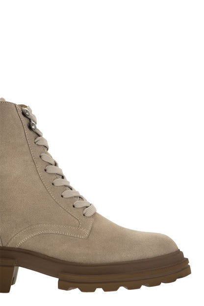 H674 - Suede lace-up boot