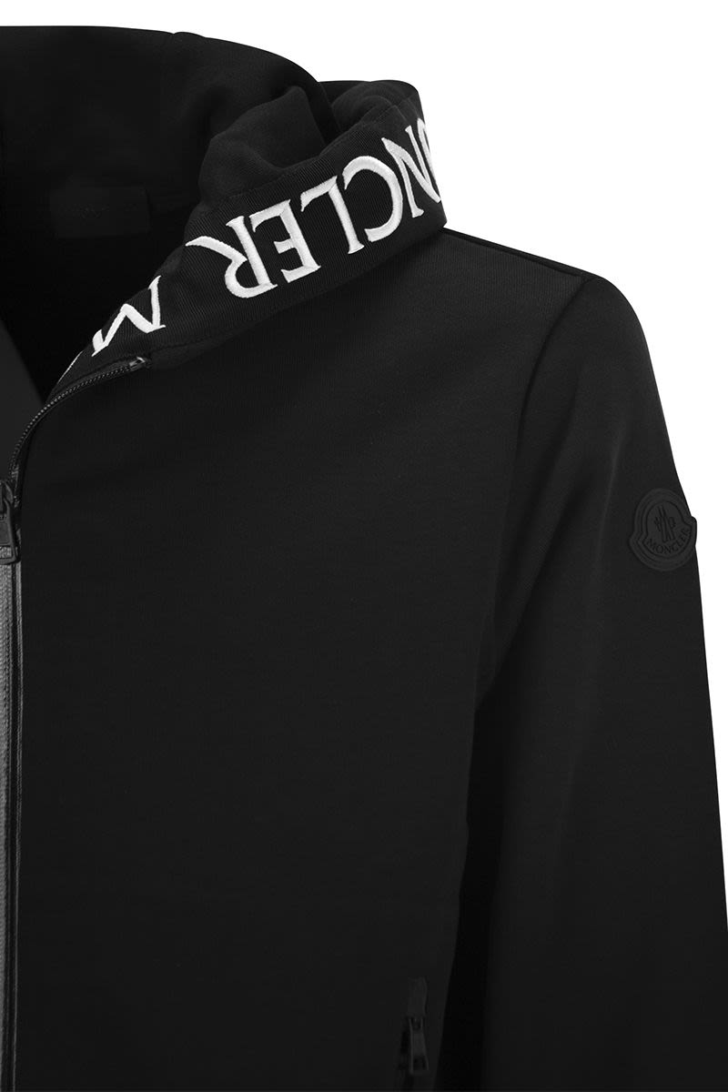 Hoodie with zip and logo