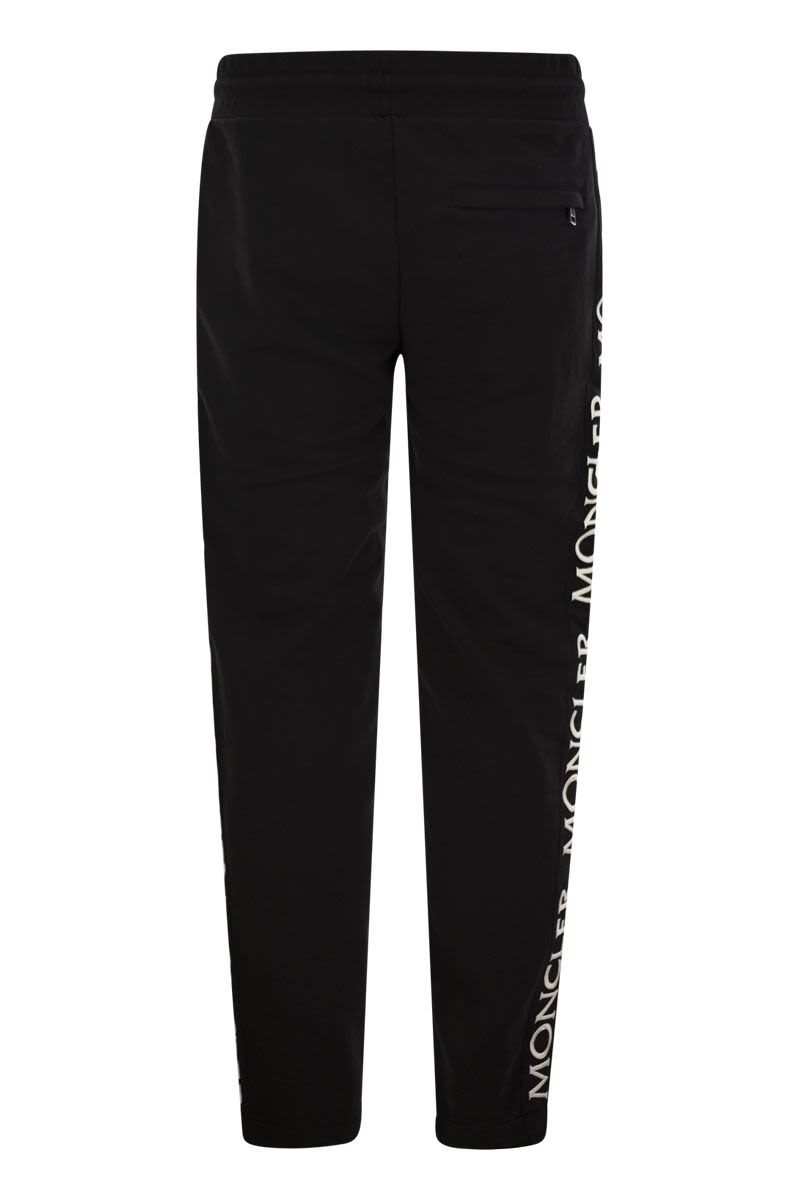 Trousers with logo