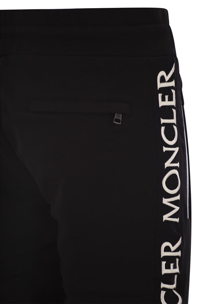 Trousers with logo