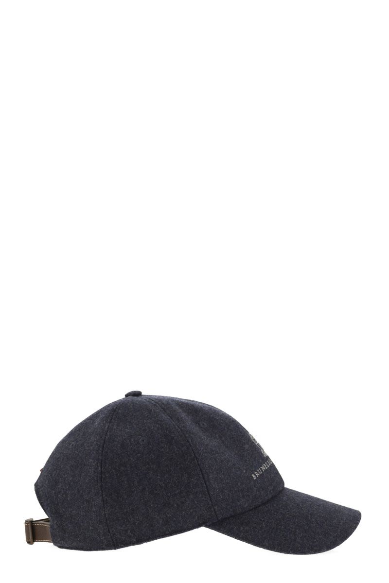 Virgin wool flannel baseball cap with embroidery