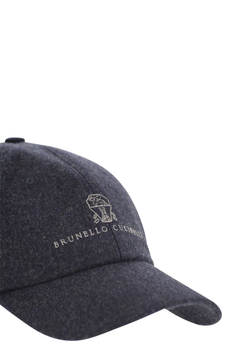 Virgin wool flannel baseball cap with embroidery