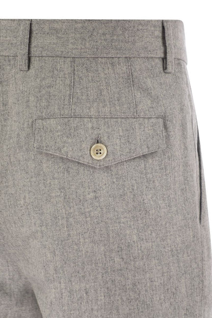 Leisure fit trousers in virgin wool flannel with double darts