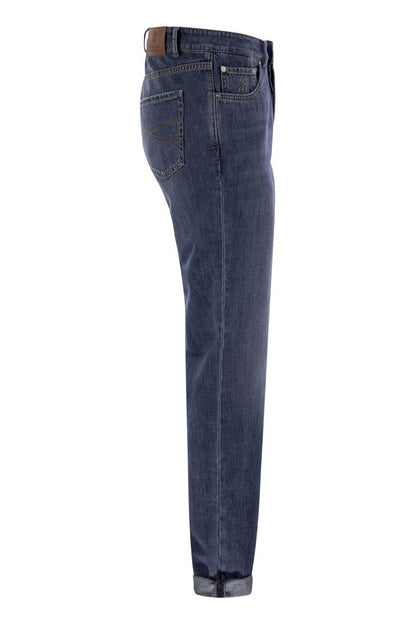 Five-pocket traditional fit trousers in lightweight denim