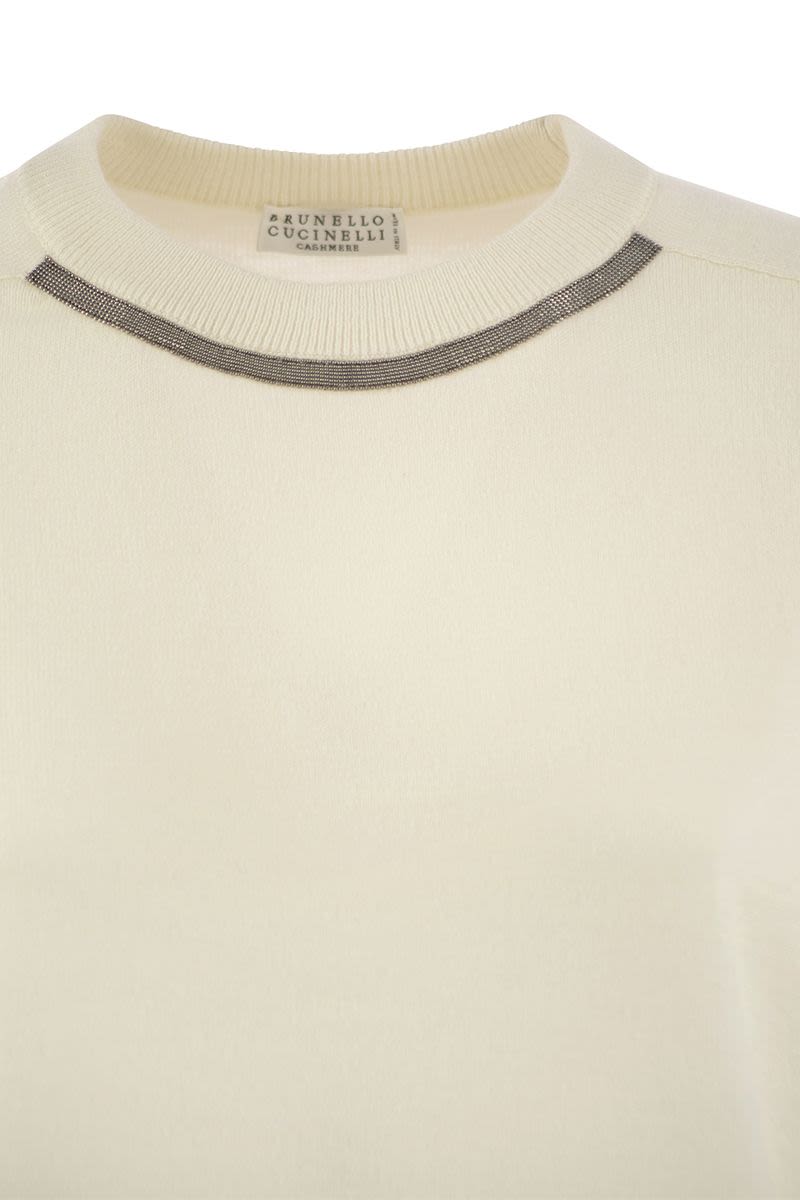 Cashmere sweater with neck jewel