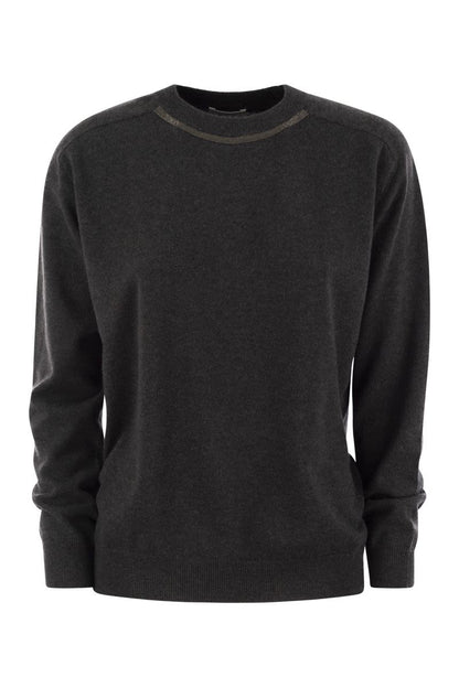 Cashmere sweater with neck jewel