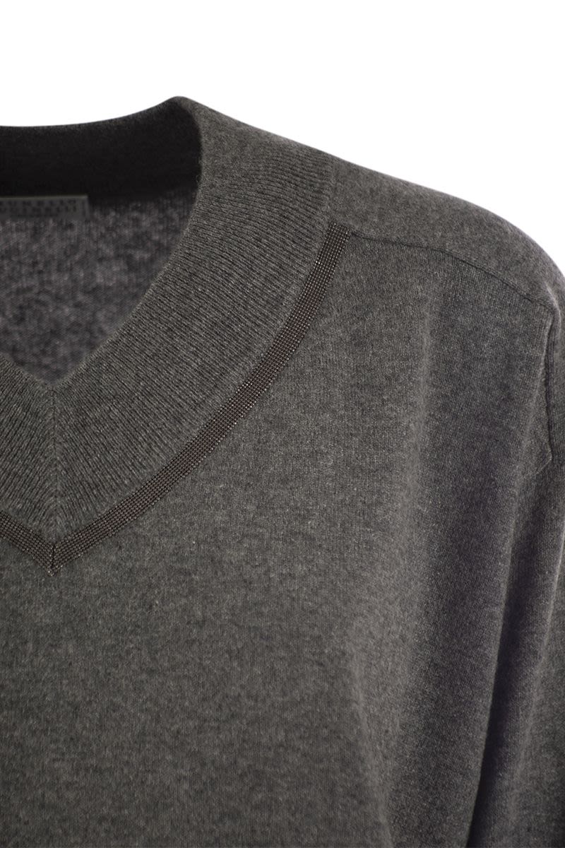 Cashmere sweater with Shiny Neckline