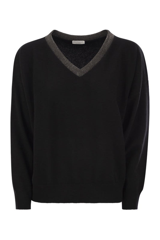 Cashmere sweater with precious ribbed neckline