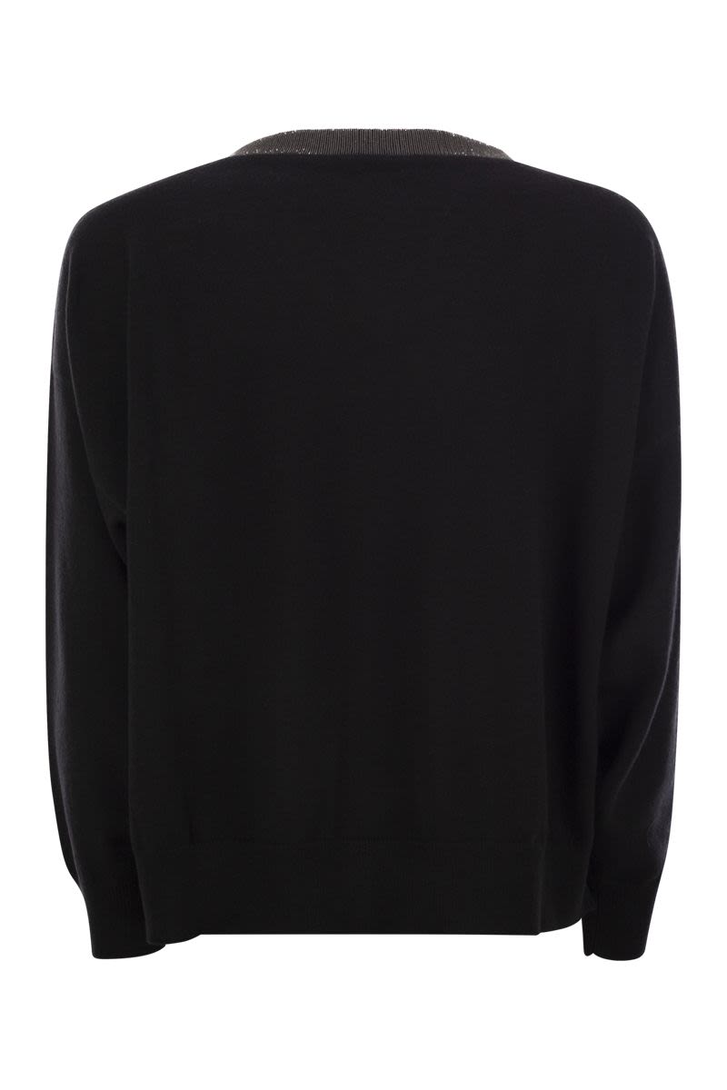 Cashmere sweater with precious ribbed neckline