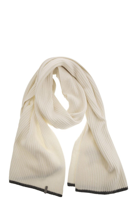 Ribbed cashmere knit scarf with necklace