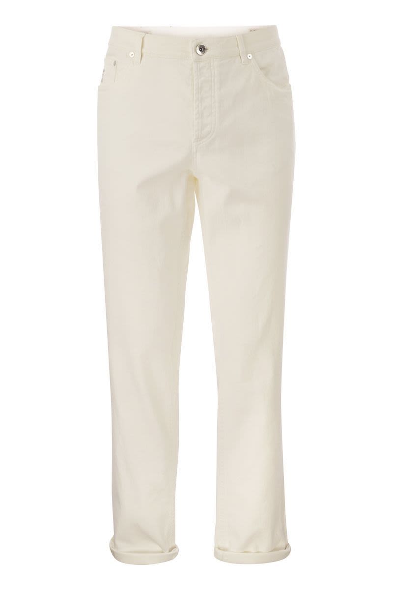 Five-pocket traditional fit trousers in light comfort-dyed denim