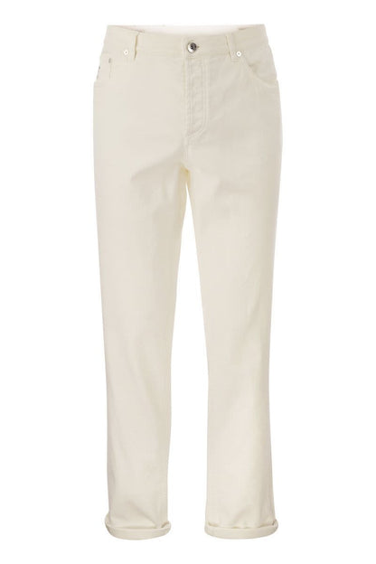 Five-pocket traditional fit trousers in light comfort-dyed denim