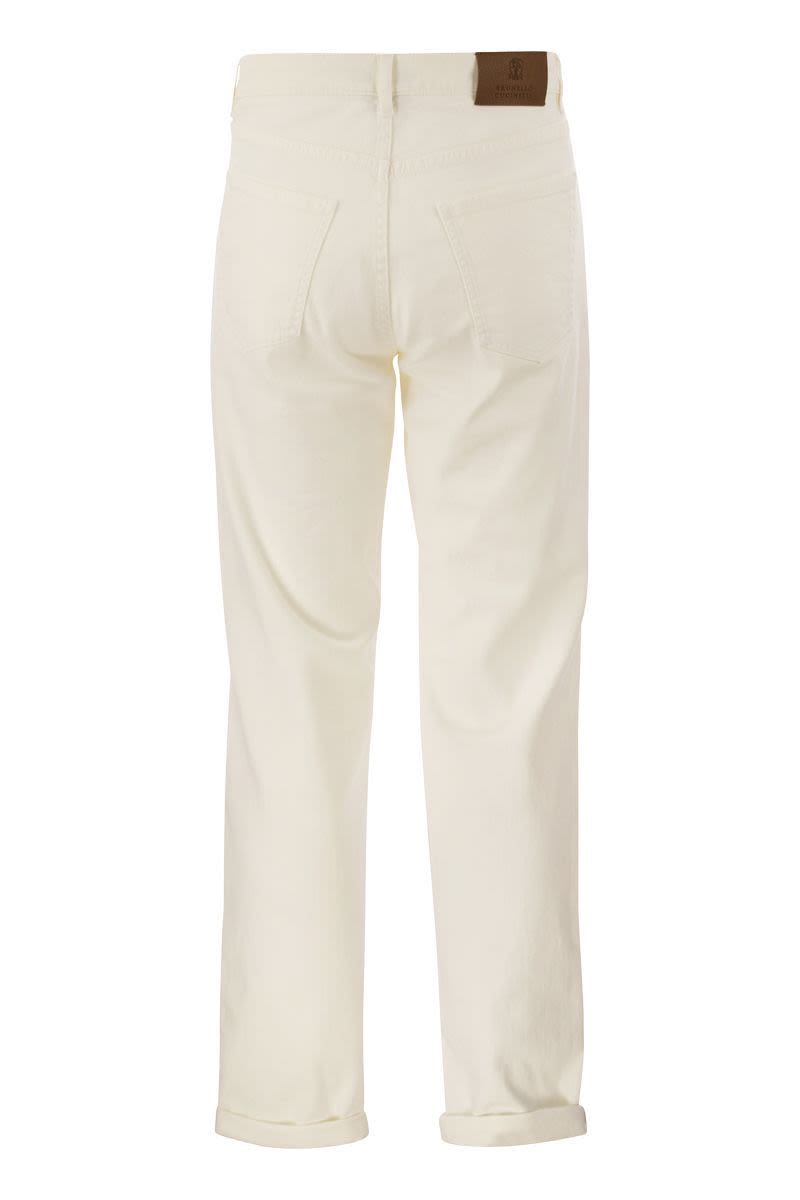 Five-pocket traditional fit trousers in light comfort-dyed denim