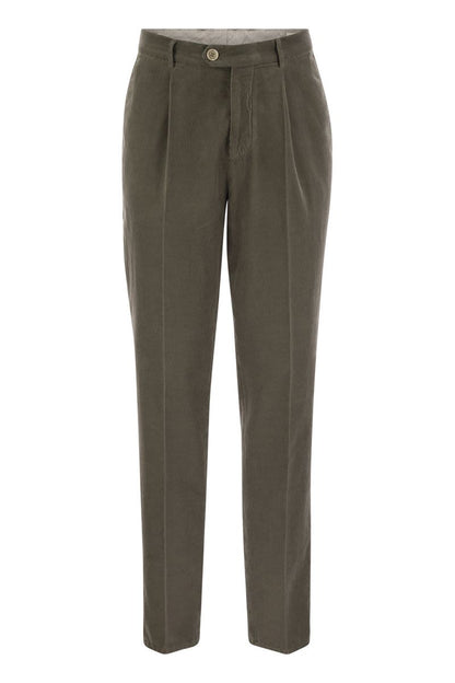 Leisure fit trousers in garment dyed cotton corduroy with darts