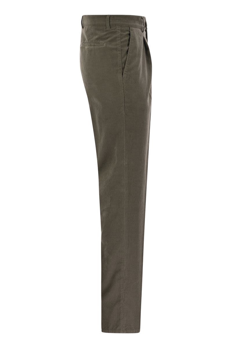 Leisure fit trousers in garment dyed cotton corduroy with darts