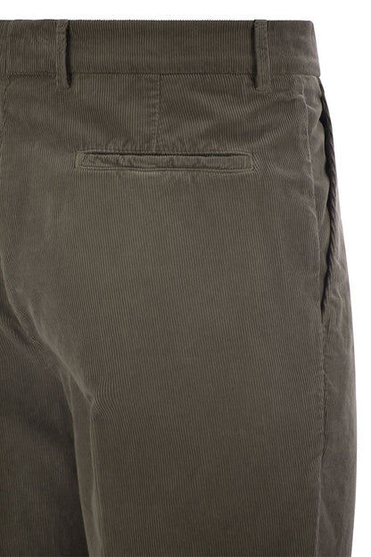 Leisure fit trousers in garment dyed cotton corduroy with darts