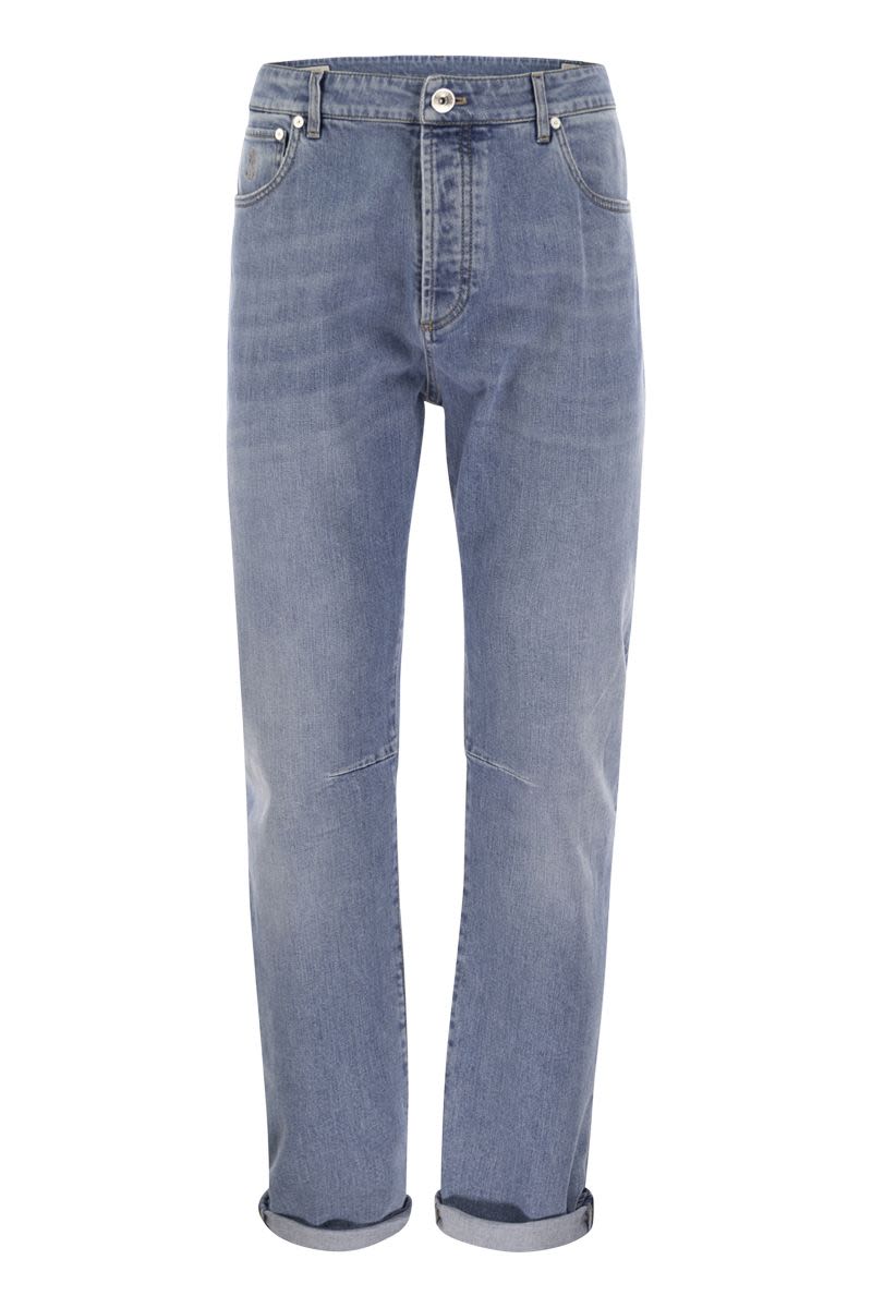 Five-pocket leisure fit trousers in lightweight denim