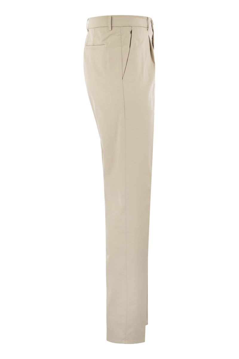 Garment-dyed Leisure Fit Trousers in American Pima Comfort Cotton with Pleats