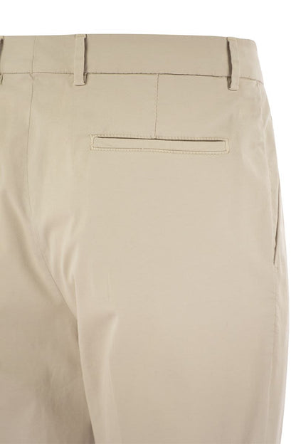 Garment-dyed Leisure Fit Trousers in American Pima Comfort Cotton with Pleats