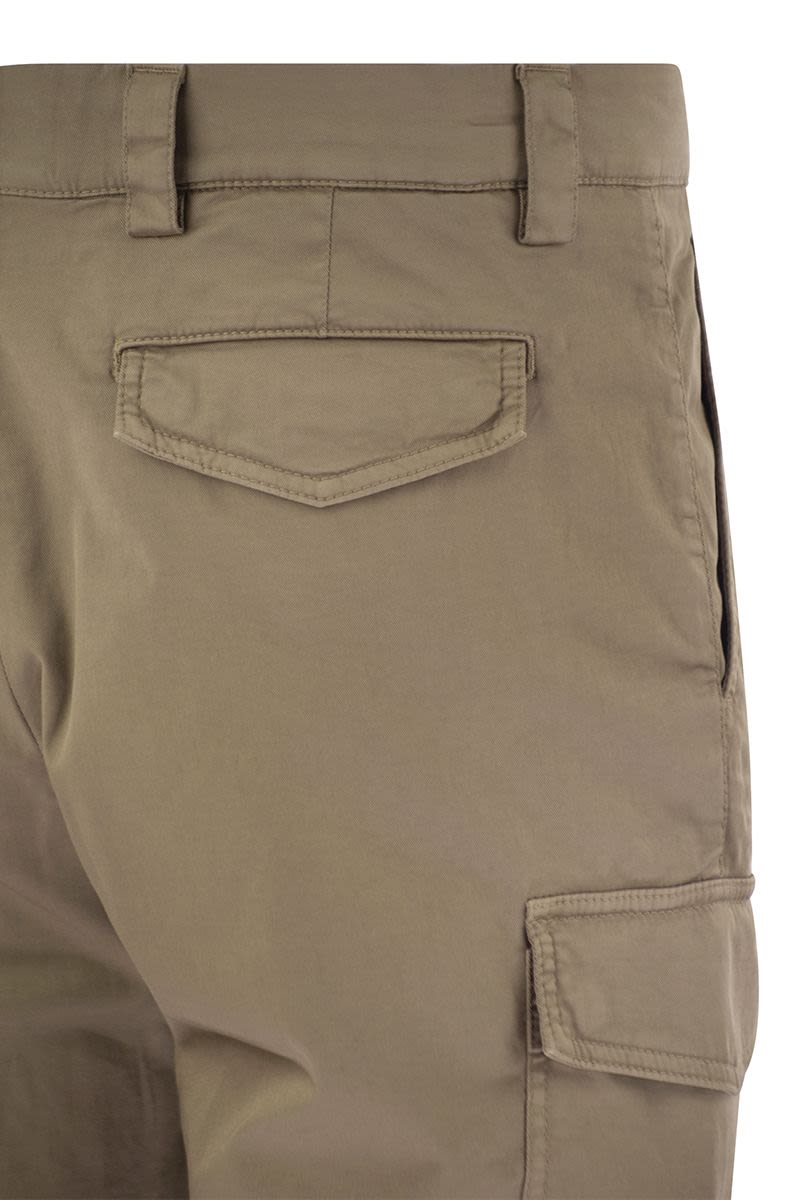 Garment-dyed Leisure fit trousers