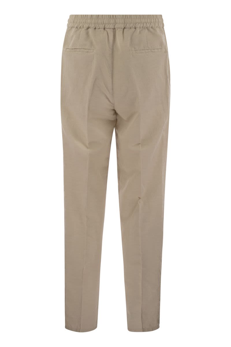 Leisure fit trousers in linen and cotton gabardine