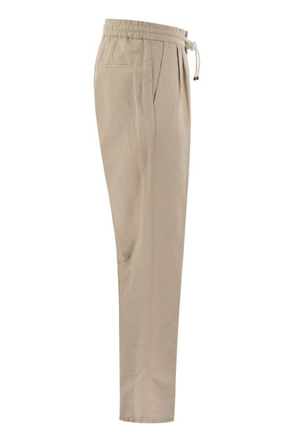 Leisure fit trousers in linen and cotton gabardine