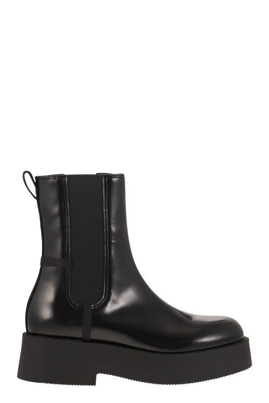 M6826 - Black leather boot