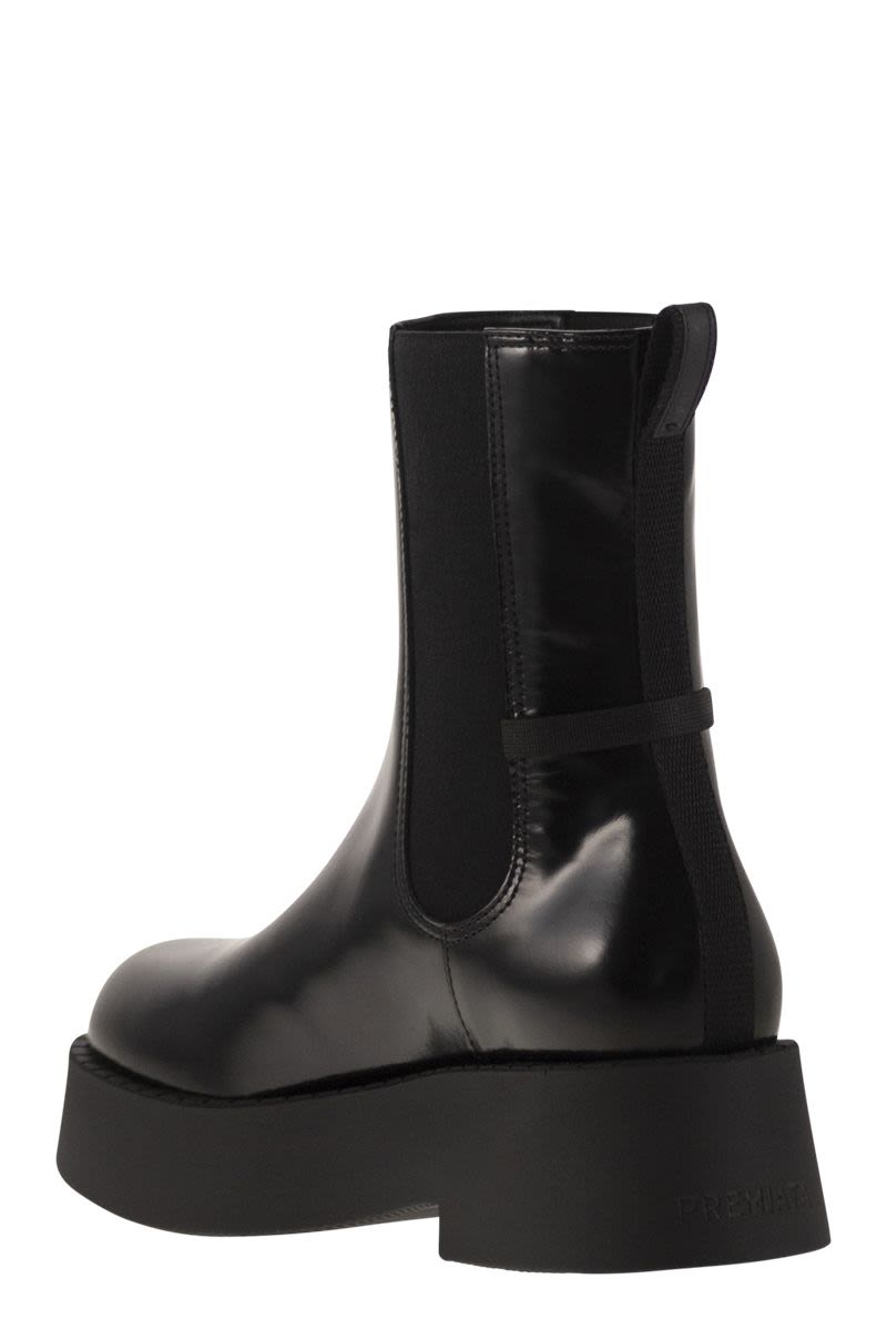 M6826 - Black leather boot