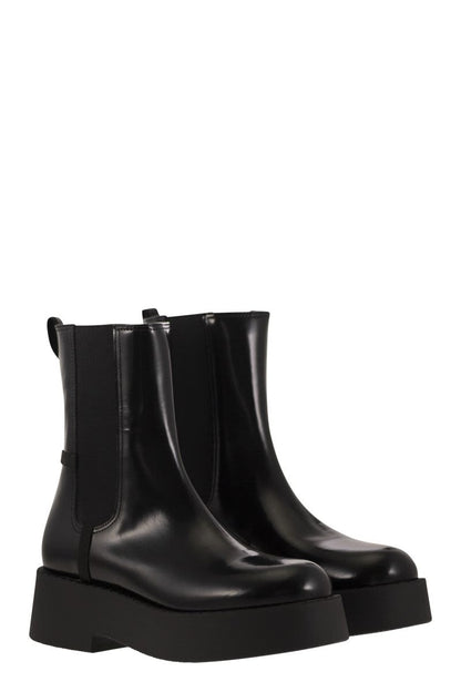 M6826 - Black leather boot