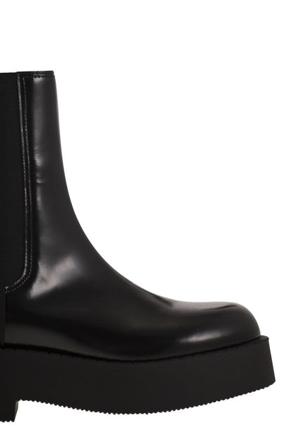 M6826 - Black leather boot